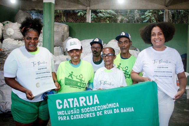 Vestindo a Esperança no Carnaval: organizações mobilizam campanha para arrecadação de fundos de apoio aos catadores em situação de rua