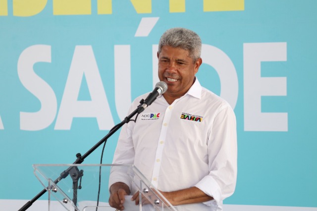 Jerônimo Rodrigues autoriza nova etapa das obras do Hospital Clériston Andrade, entrega kits a catadores e participa do Bloco Zero Hora, que antecede a abertura da Micareta de Feira de Santana