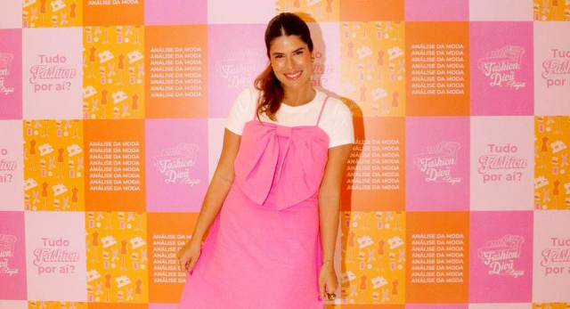 Cearense cria programa de moda com divã pink e inspira formato similar no exterior