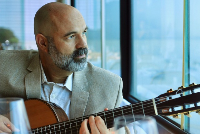 Festival A Bossa: Alexandre Leão celebra legado de João Gilberto