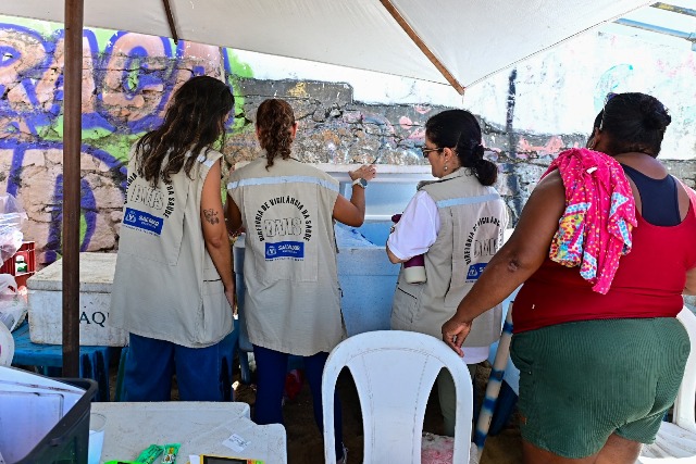 Operação integrada fiscaliza atuação de vendedores de alimentos e bebidas em pontos turísticos de Salvador