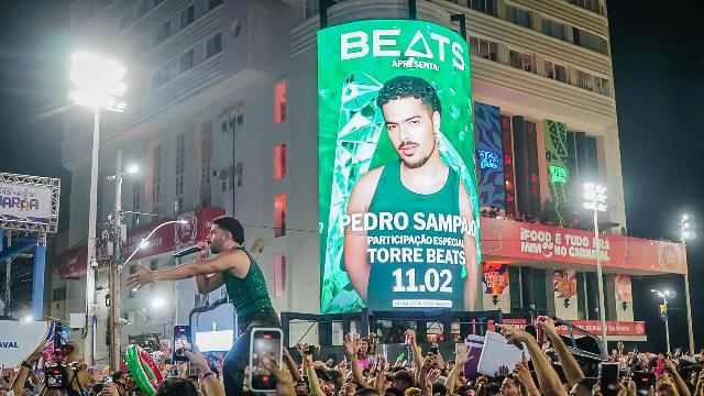 Beats traz Pedro Sampaio para ação no Largo do Farol da Barra em cima do jet ski para chegar ao palco
