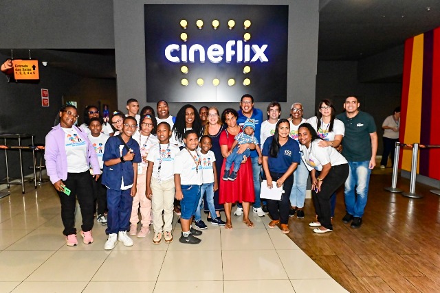 Cinema Azul leva inclusão e acesso ao lazer para crianças com TEA em Salvador