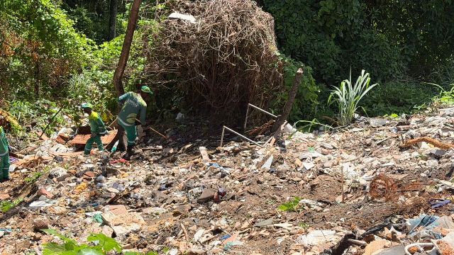 Descarte irregular de lixo agrava alagamentos no período chuvoso em Salvador