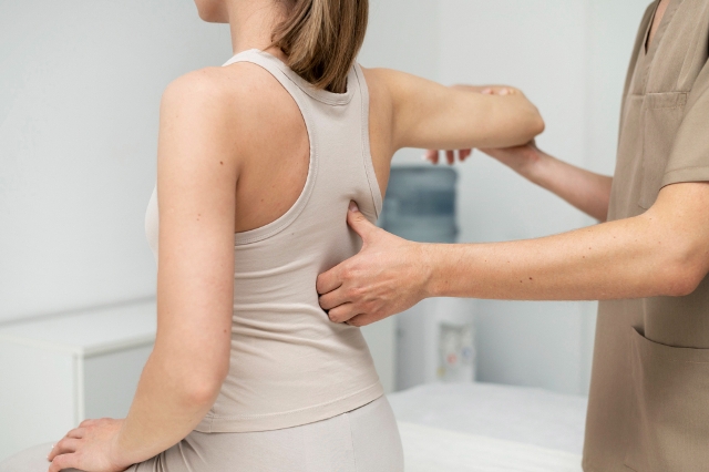 Unijorge oferece atendimento gratuito de fisioterapia para escoliose