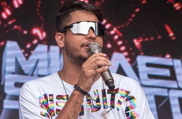 Mikael Santos fará 11 shows essa semana