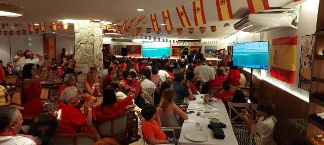 Espanha conquista o título da Copa do Mundo e torcida faz festa no Santiago, em Salvador