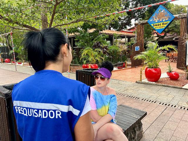 Turistas que passam as férias de julho na Bahia são abordados em pesquisa de caracterização