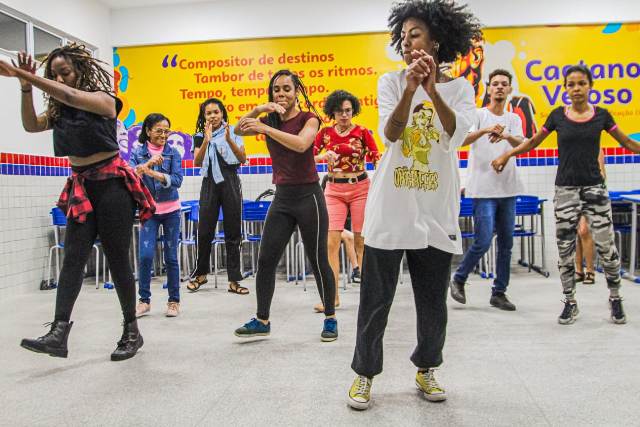 Hip-Hop Se Liga Mina promove oficinas gratuitas de breaking em bairros de Salvador