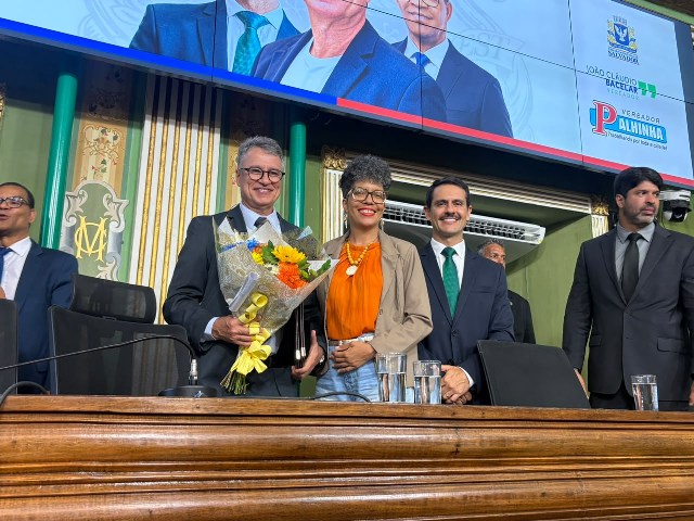 No dia do aniversário, Eracy Lafuente recebe Medalha Thomé de Souza, em reconhecimento à atuação em projetos estratégicos em Salvador