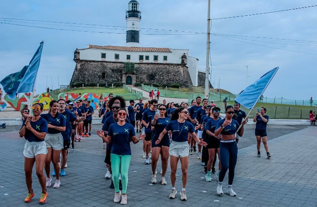 Inédito: Conexão Esportiva Experience leva civis a treino com Fuzileiros Navais e transforma ruas da Barra em pelotão de corrida militar