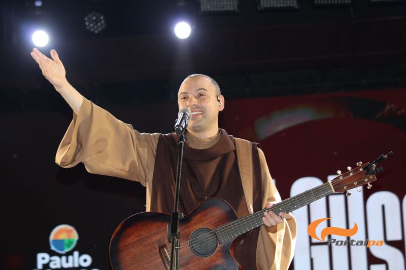 Frei Gilson reúne multidão em noite de fé às margens do São Francisco