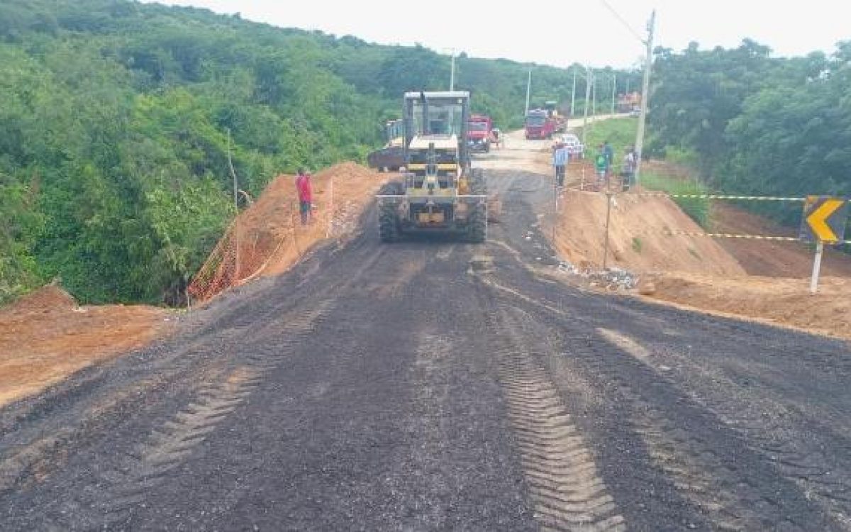 Encruzilhada: Passagem de veículos é liberada na BA-270, que faz ligação com Ribeirão do Largo