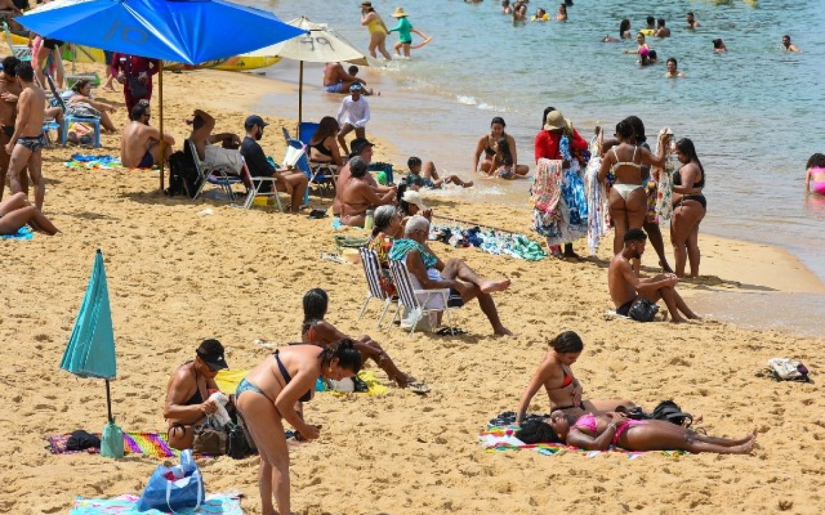 Prefeitura intensifica fiscalização da nova lei dos kits de praia no Porto da Barra