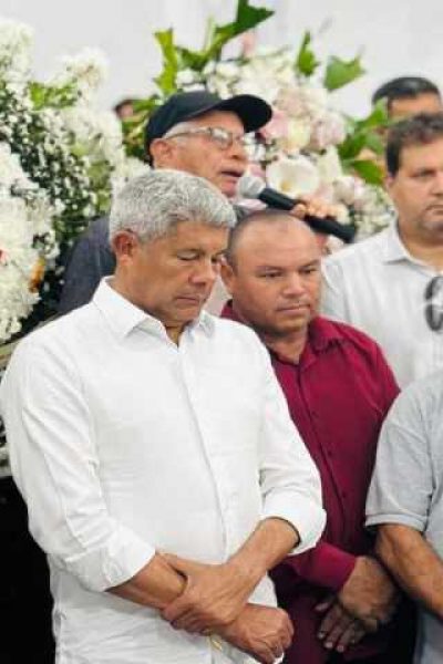 Governador Jerônimo Rodrigues suspende agenda para acompanhar velório da ex-prefeita de Itiúba, Cecília Petrina