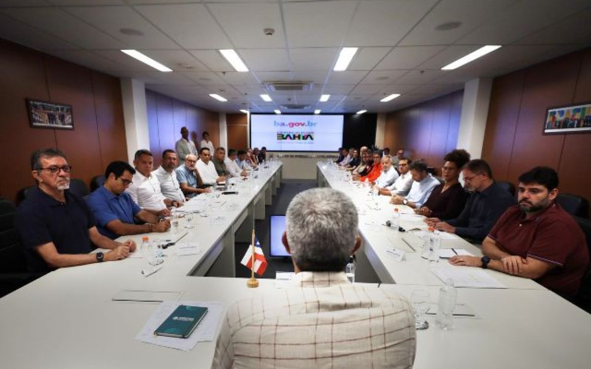 Governador reúne equipe para definir novas ações emergenciais de convivência com a seca na Bahia