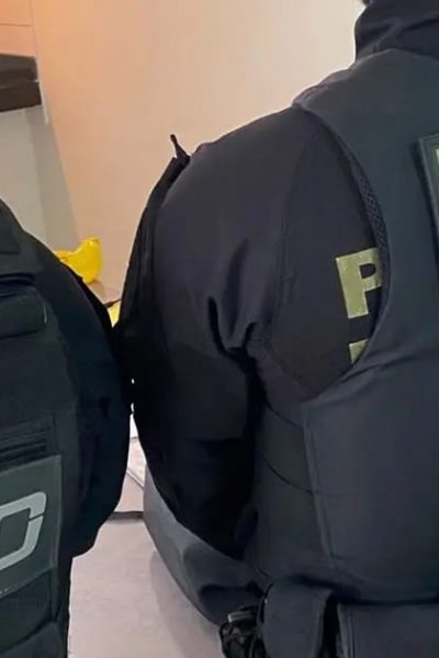 Lojistas e policiais militares são alvos de operação contra venda de armas a facções criminosas