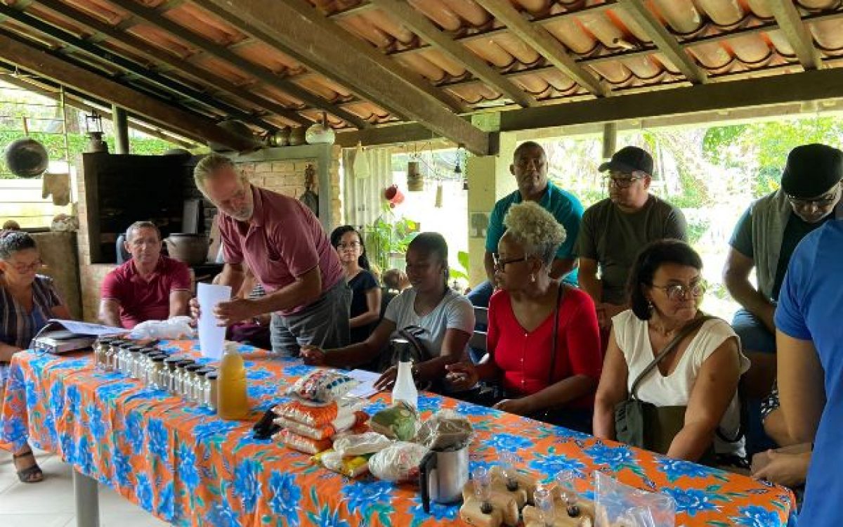 Criadores de abelhas são formados por projeto da Bracell para potencializar a meliponicultura em Mata de São João