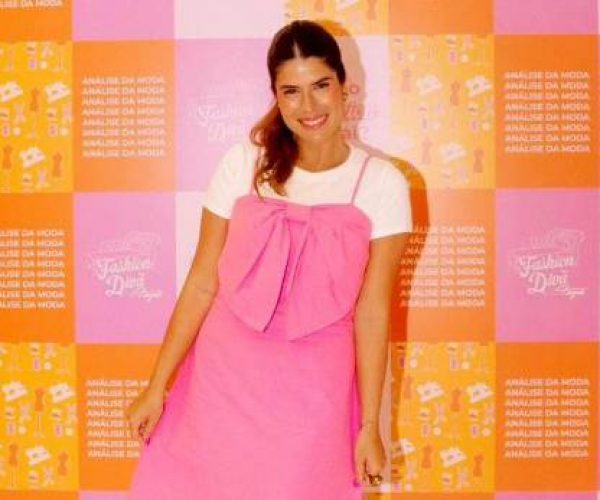 Cearense cria programa de moda com divã pink e inspira formato similar no exterior