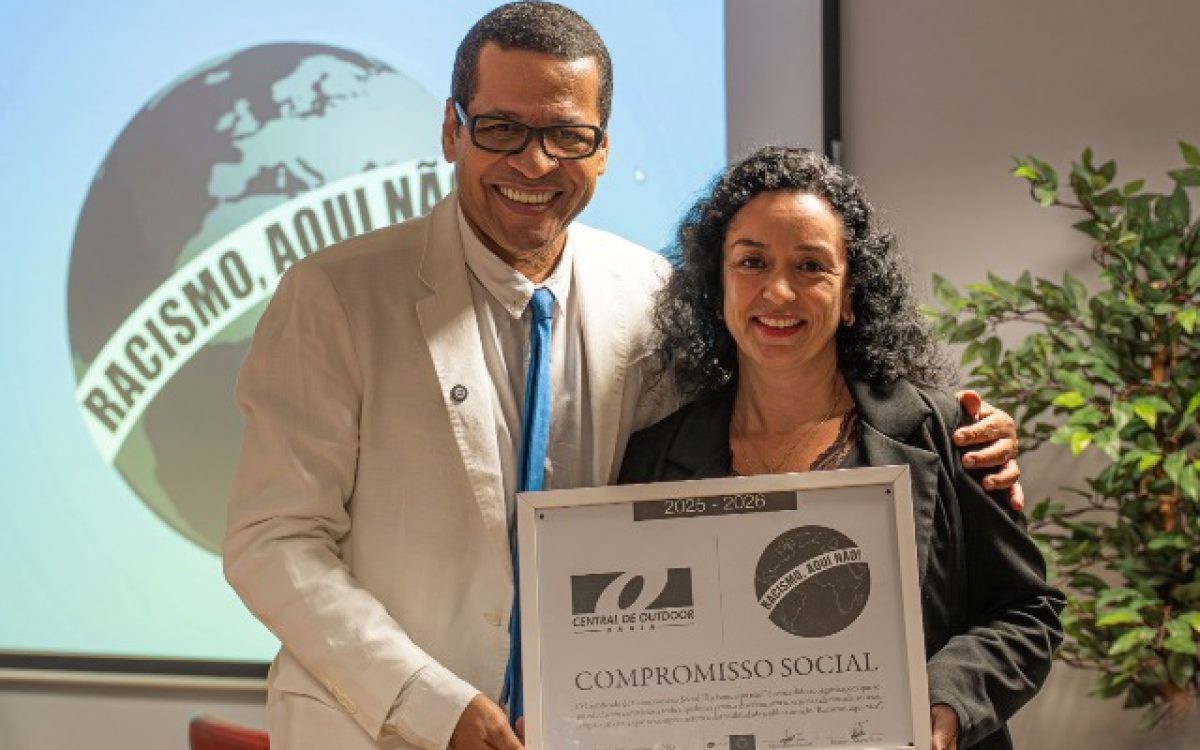 Central de Outdoor da Bahia recebe certificado de compromisso social contra o racismo