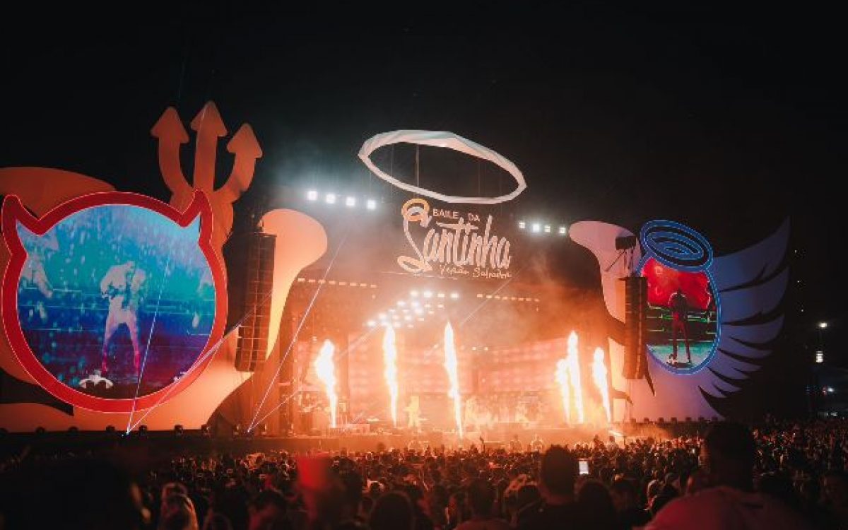 Léo Santana lota Wet com edição única e épica do Baile da Santinha