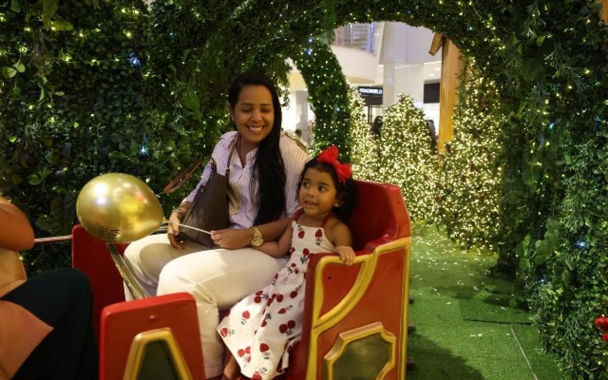 Com muitas luzes, música e emoção, Shopping Barra celebra a chegada do Natal