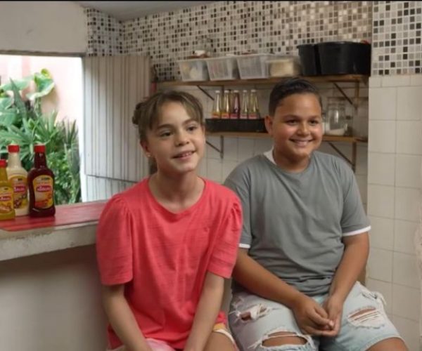 Na cozinha com afeto: Minhoto celebra o Dia das Crianças com histórias que unem amizade, criatividade e sabor