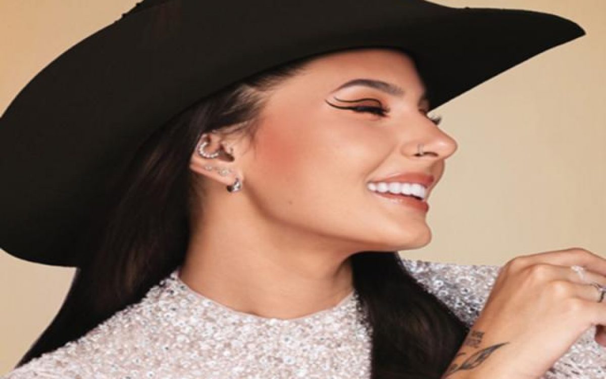 Ana Castela revela seus produtos de maquiagem favoritos para brilhar dentro e fora dos palcos