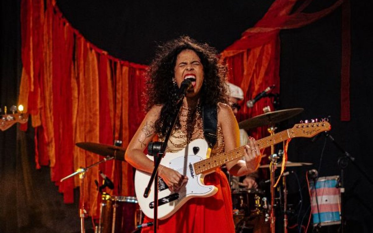 Andrezza faz show gratuito no Teatro Sesc Casa do Comércio nesta sexta (13)