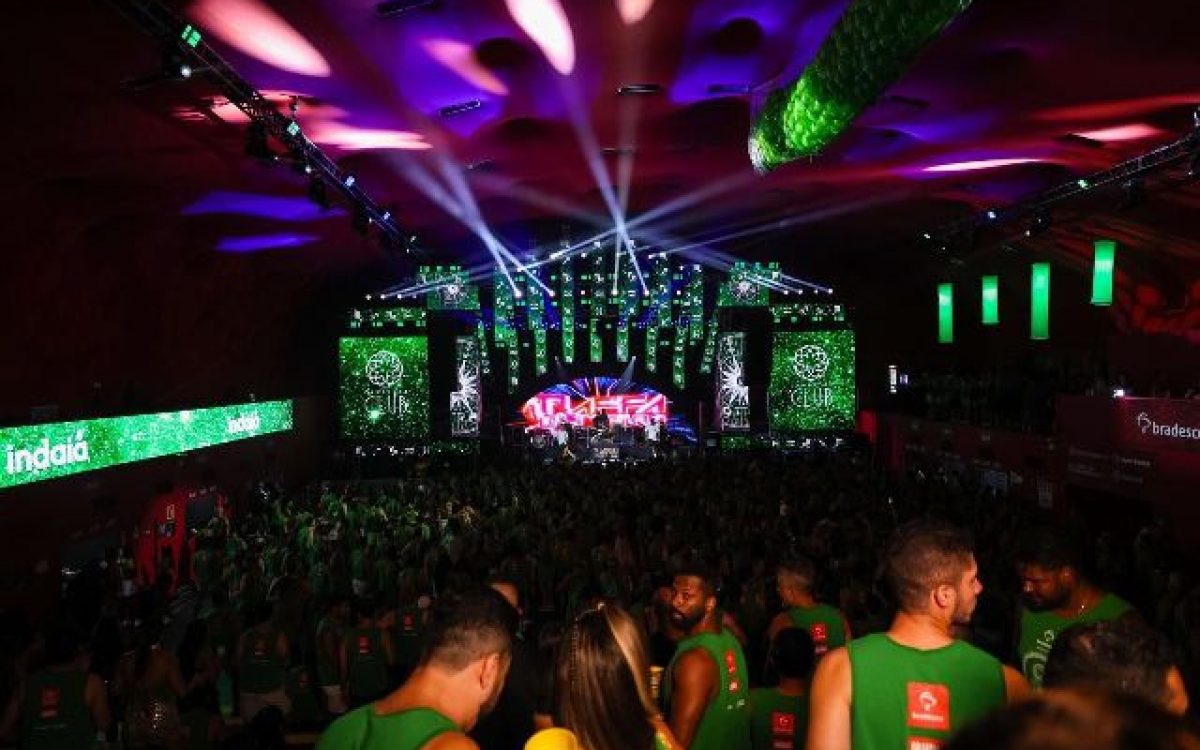 Quarta noite de carnaval no Camarote Club foi marcada pela mistura de axé e eletrônica