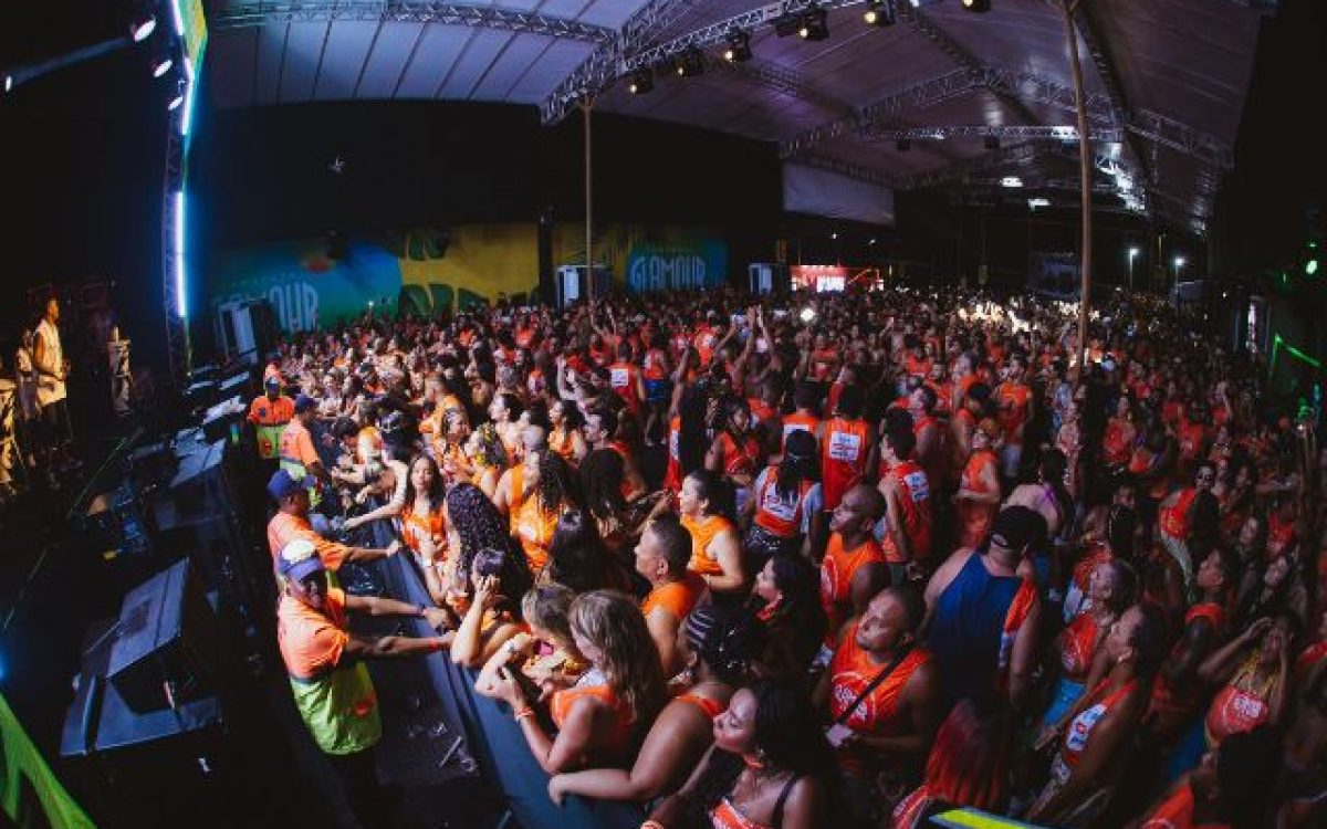 Terceira noite de festa no Camarote Glamour recebe shows de Timbalada, Pagodart e Uel