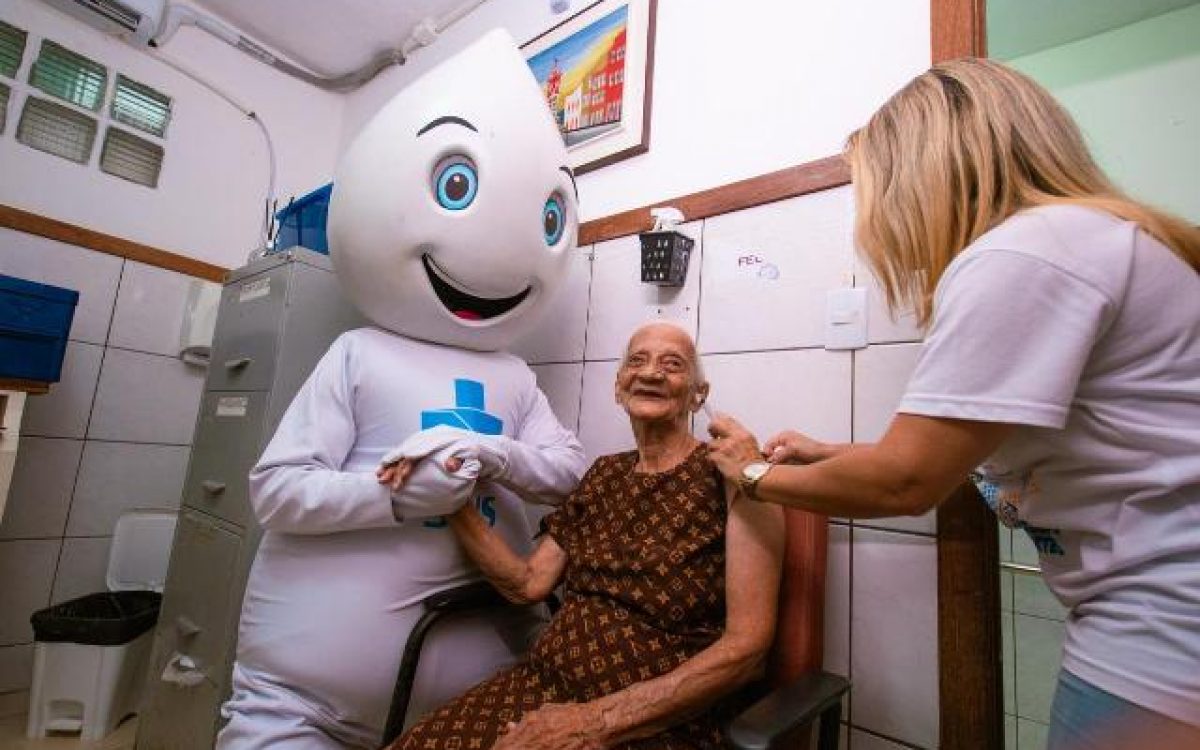 Salvador intensifica vacinação contra a gripe e ultrapassa 70 mil doses aplicadas em oito dias