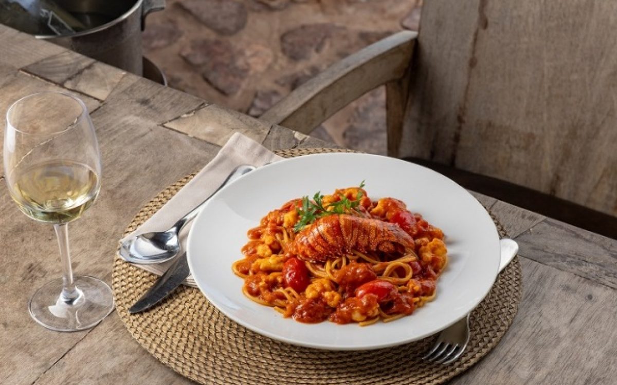 Gastronomia, vinhos e geopolítica marcam edição do Clube do Vinho na Praia do Forte