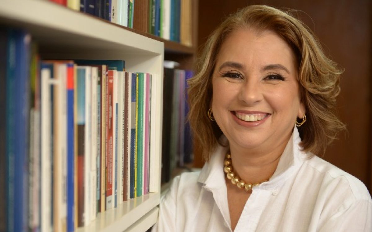 Advogada, referência em planejamento patrimonial e sucessório, palestra na IX Conferência Estadual da Advocacia Baiana, em Feira de Santana