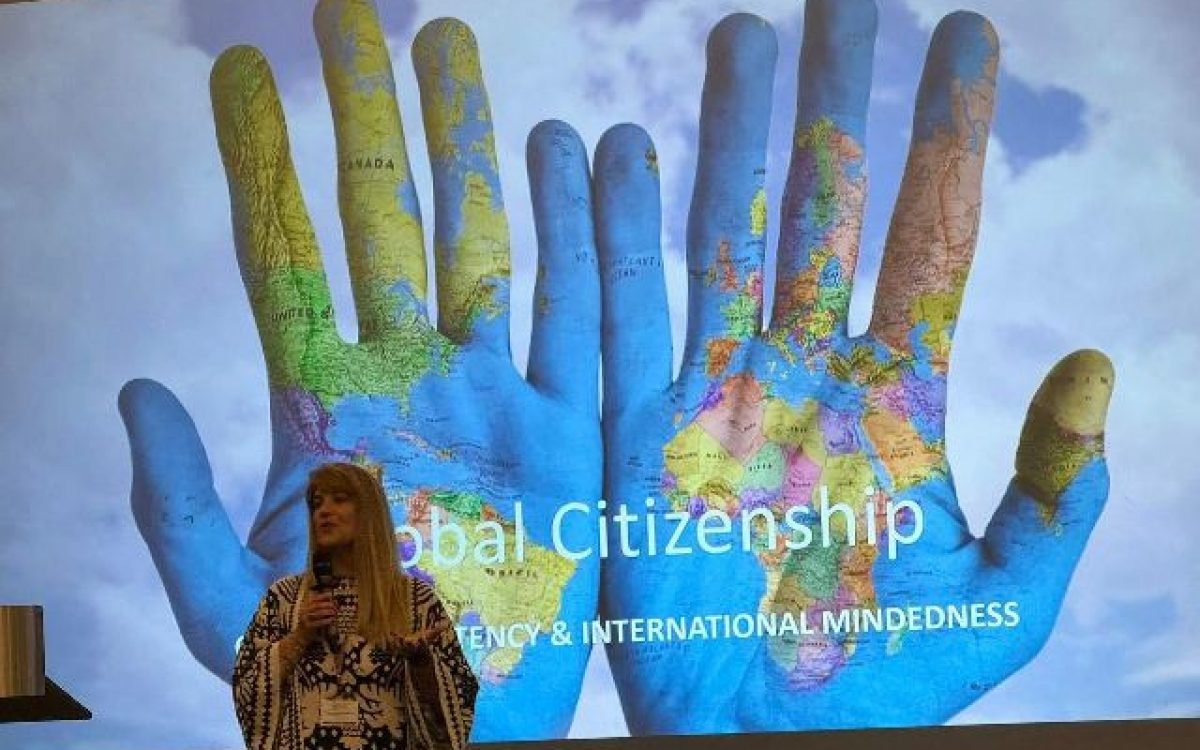 Educadora baiana participa de conferência internacional na Indonésia