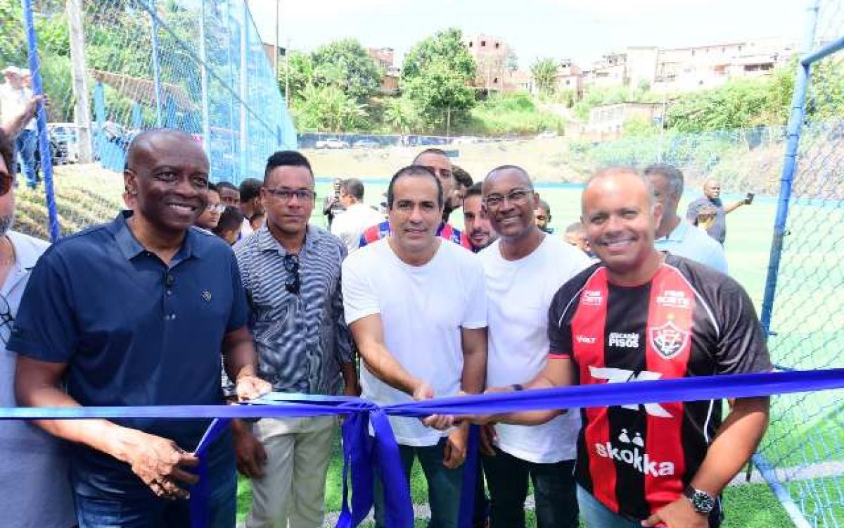 Prefeitura entrega arena esportiva com gramado sintético em Jaguaripe I e amplia opções de lazer em Cajazeiras