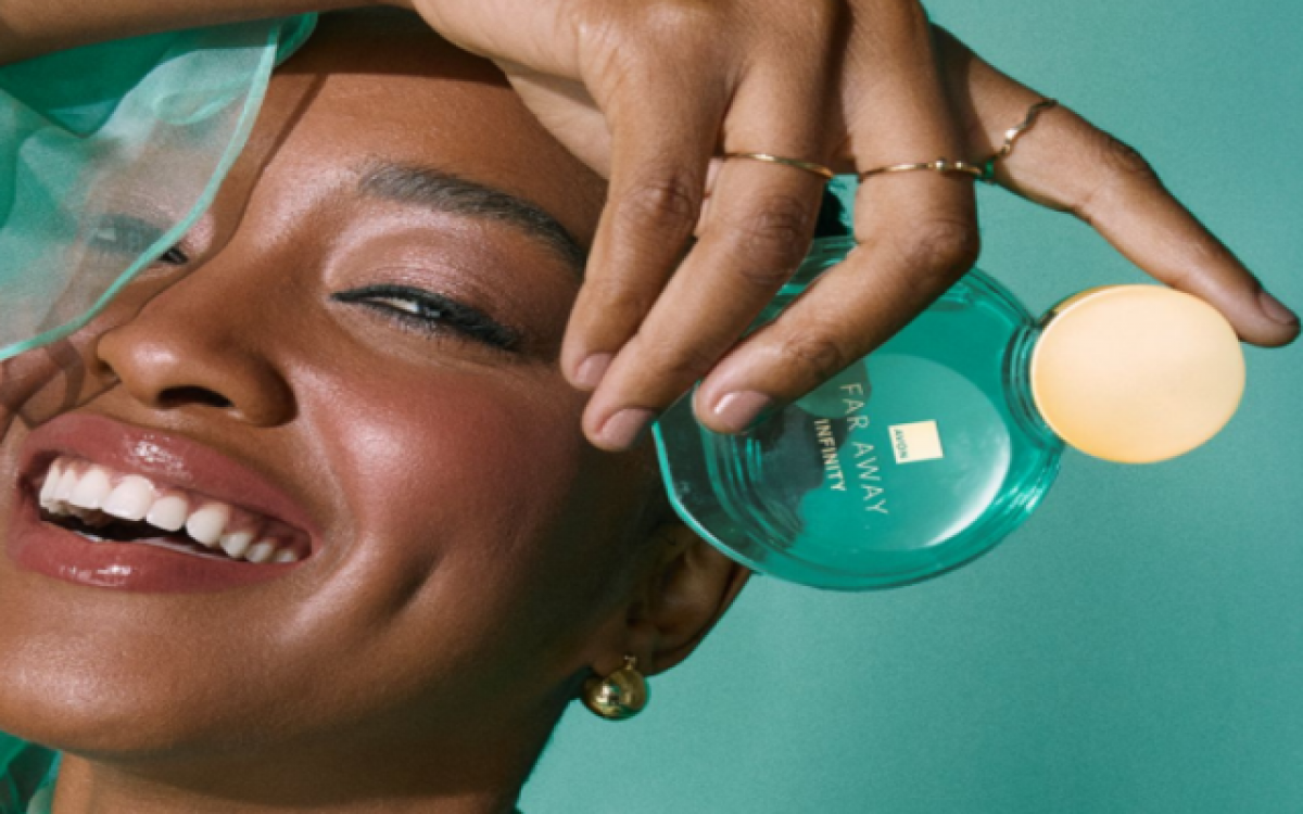 O clássico que encanta voltou: Avon relança Far Away Infinity