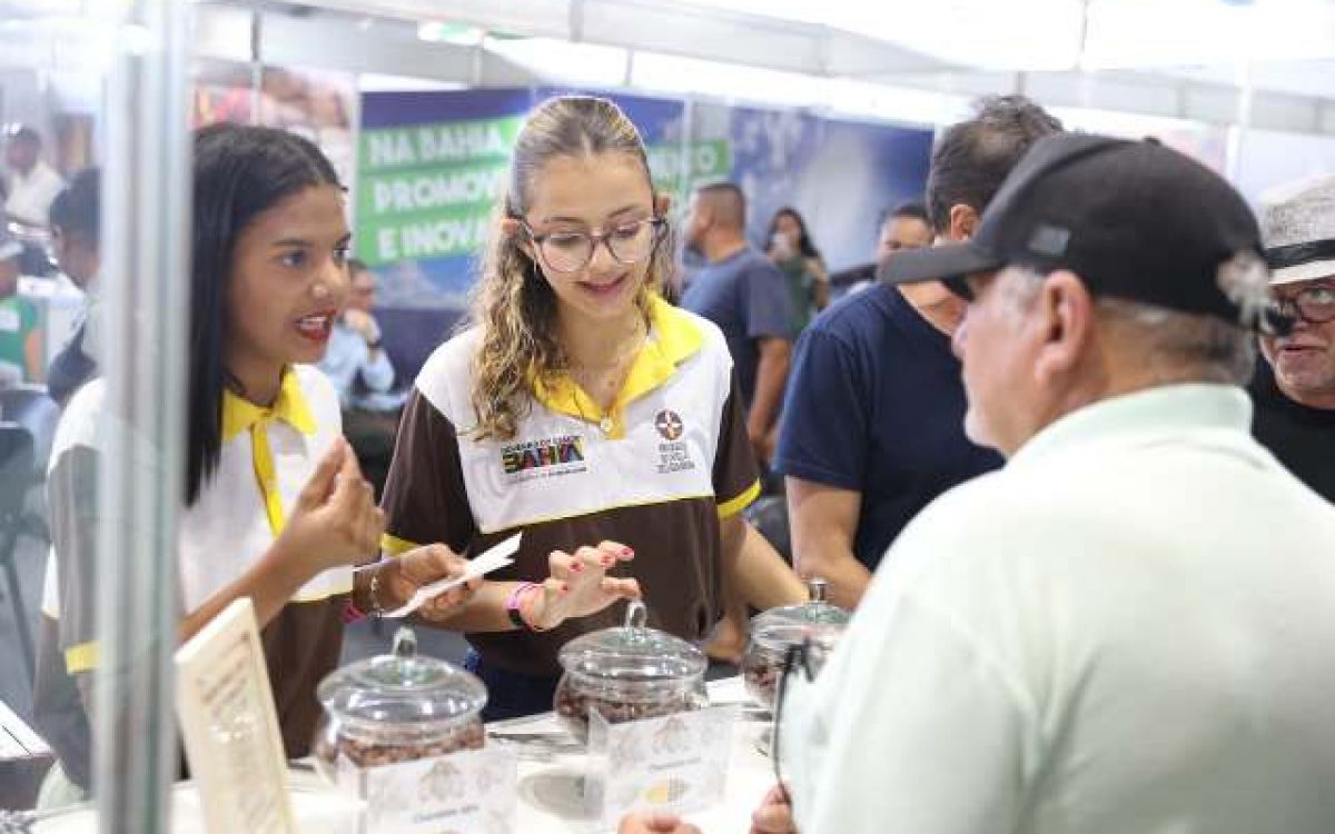 Escolas-fábricas estaduais mostram força na abertura da Fenagro