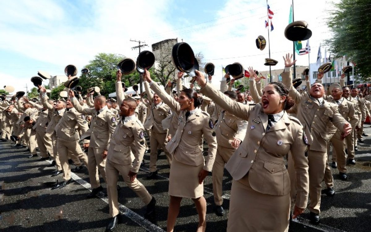 Formatura de 1.441 novos policiais militares e entrega de equipamentos fortalecem segurança pública na Bahia