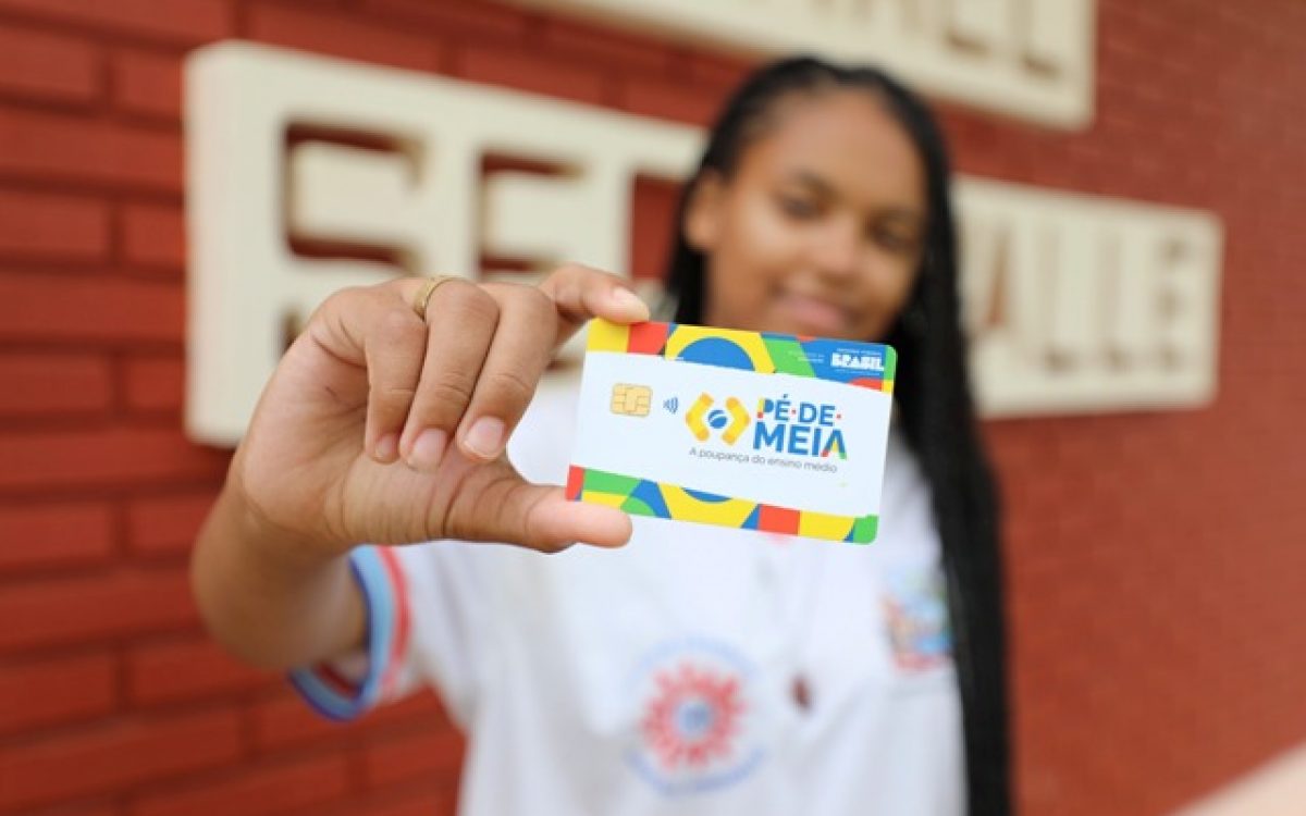 Pé-de-Meia garante incentivo extra de R$ 200 para estudantes que fizerem o ENEM 2026