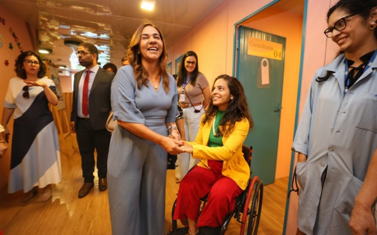Secretária Roberta Santana recebe ministra dos Direitos Humanos para conhecer rede de cuidado à pessoa com deficiência na Bahia