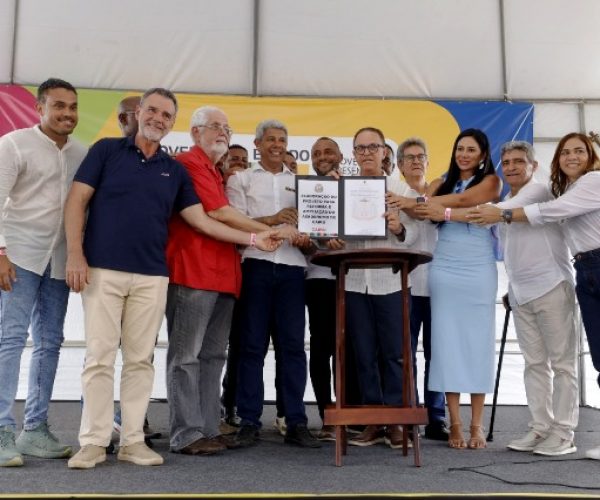 Governo do Estado autoriza pavimentação da BA-884 e entrega de equipamentos de segurança e saúde em Cairu