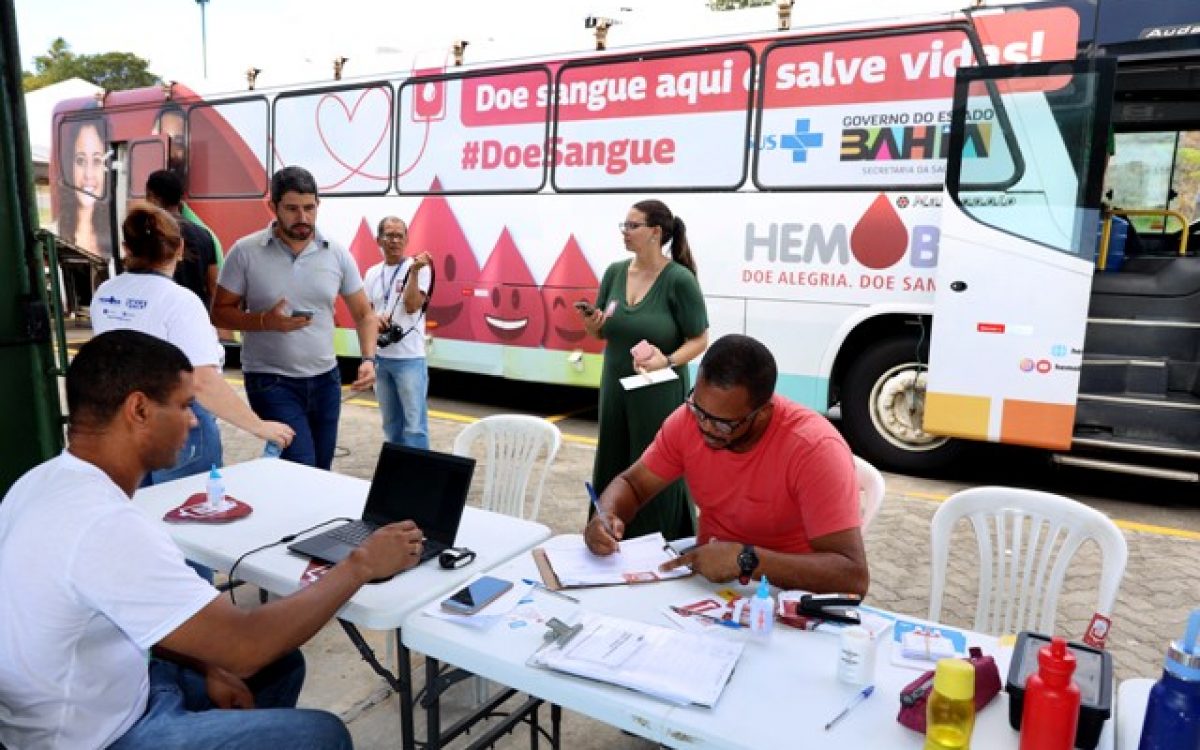 Unidade móvel da Hemoba participa de ação solidária promovida pelo cantor Buja Ferreira
