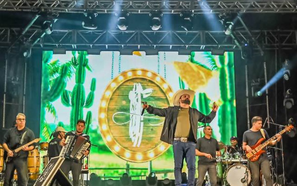 Cantor Jairo Barboza comemora sucesso dos festejos juninos e segue com agenda de shows até 12 de julho