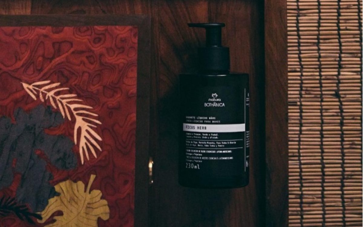 Natura Bothânica e WAIWAI Rio apresenta peça exclusiva e limitada para o Natal 2025