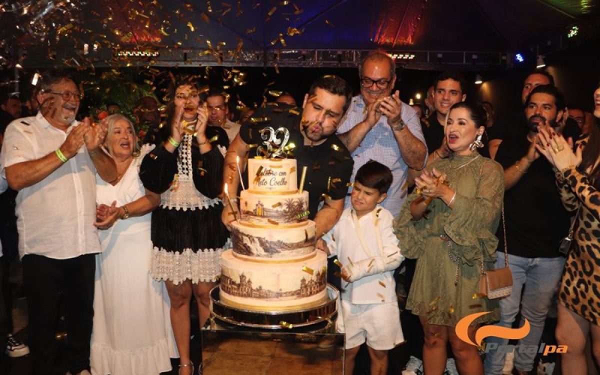 Neto Coelho celebra 32 anos em festa com familiares, amigos e lideranças políticas da Bahia