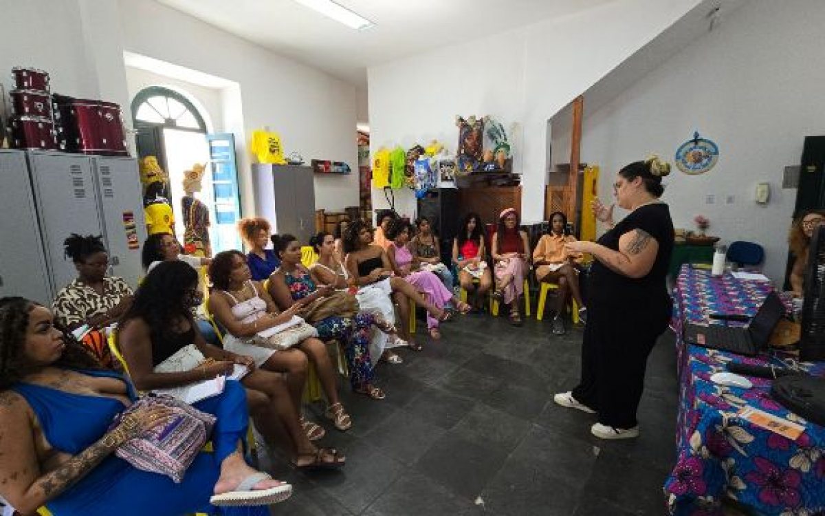 Projeto Mira Lab promove formação com 20 jovens cantoras negras periféricas de Salvador