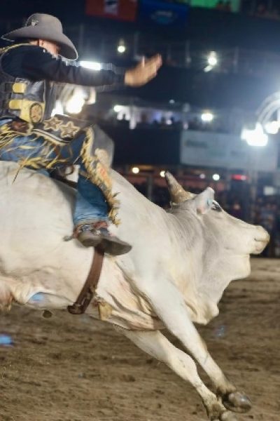 RODEIO PROFISSIONAL ENCERRA EXPOSAJ COM EMOCIONANTE ESPETÁCULO NA ARENA