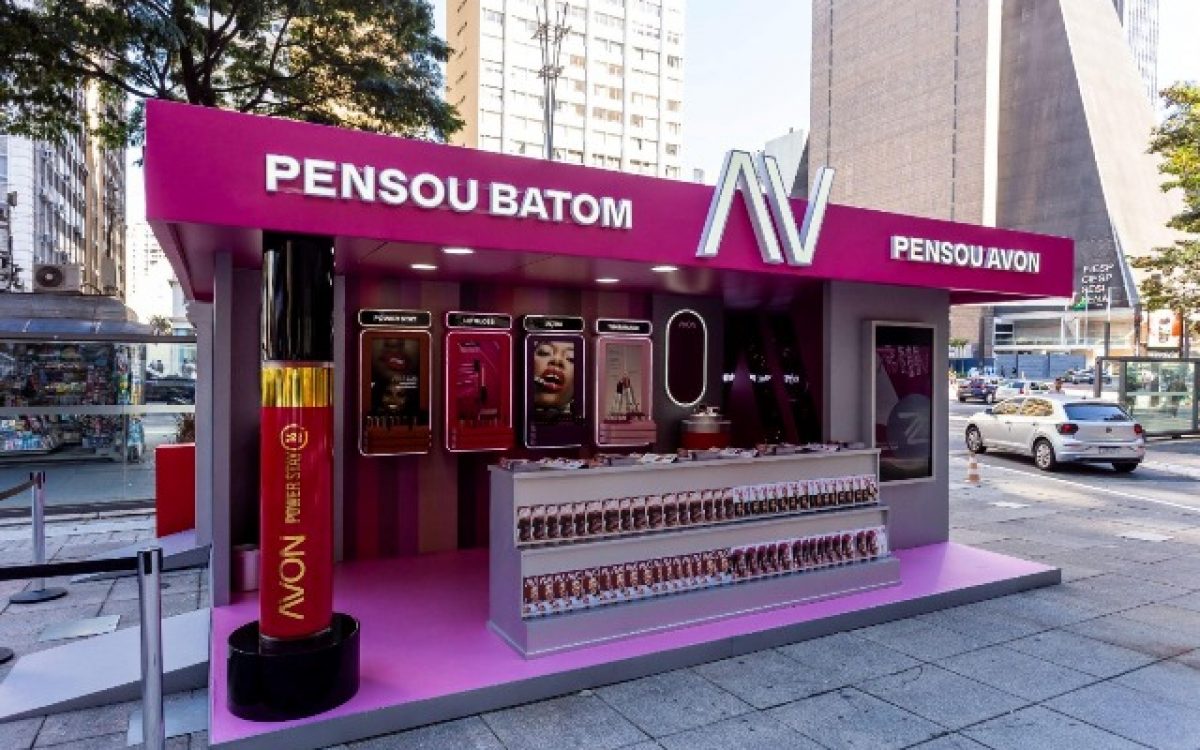 Avon leva a primeira “Banca do Batom” do Brasil ao Shopping Piedade, em Salvador