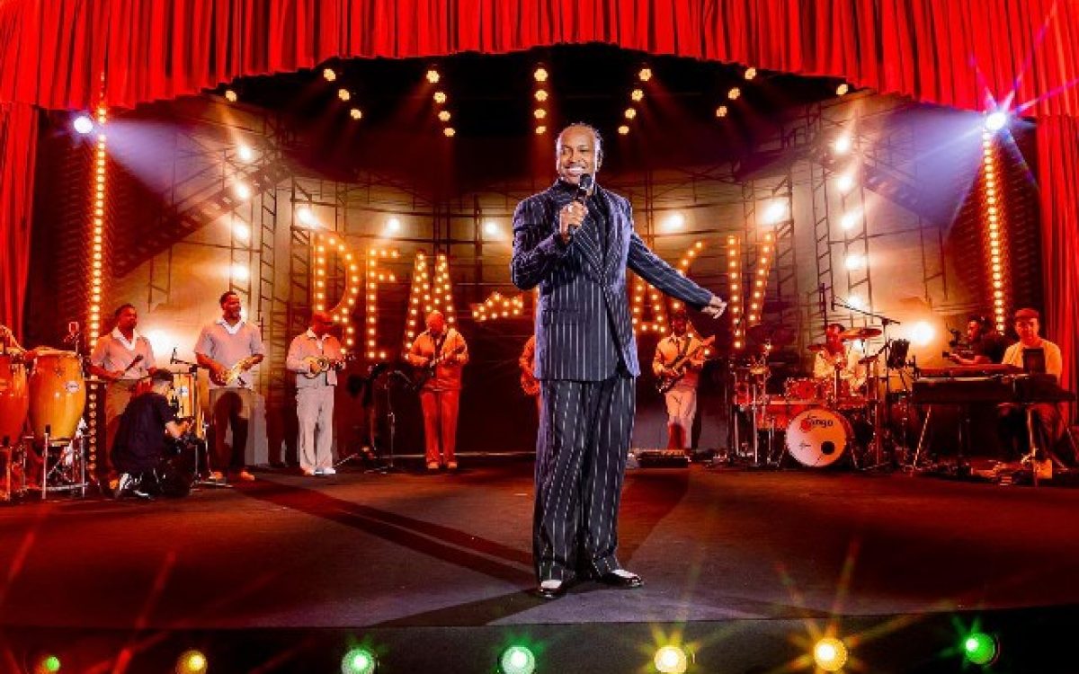 Thiaguinho exalta a Concha Acústica e destaca simbolismo do palco para a turnê “Bem Black”
